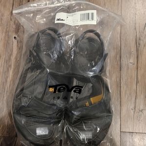 Teva hurricane drift sandals
